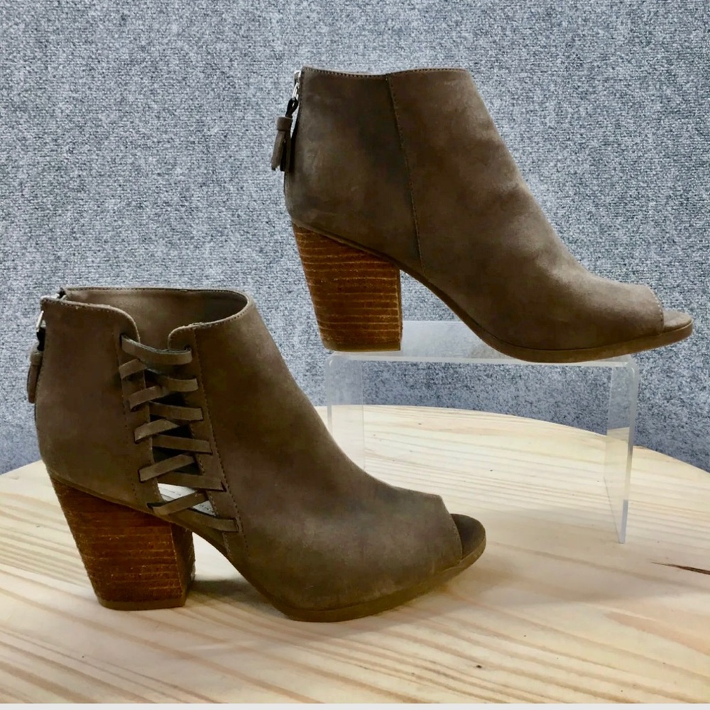Sugar Vaca ankle boots.  Heel zip, peep toe.  Gray faux leather size 8. NWOT